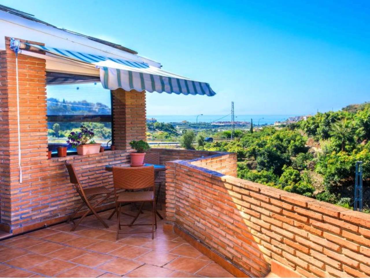 Casa Adosada de 2 Dormitorios y 2 Baños en venta en Torrox Costa