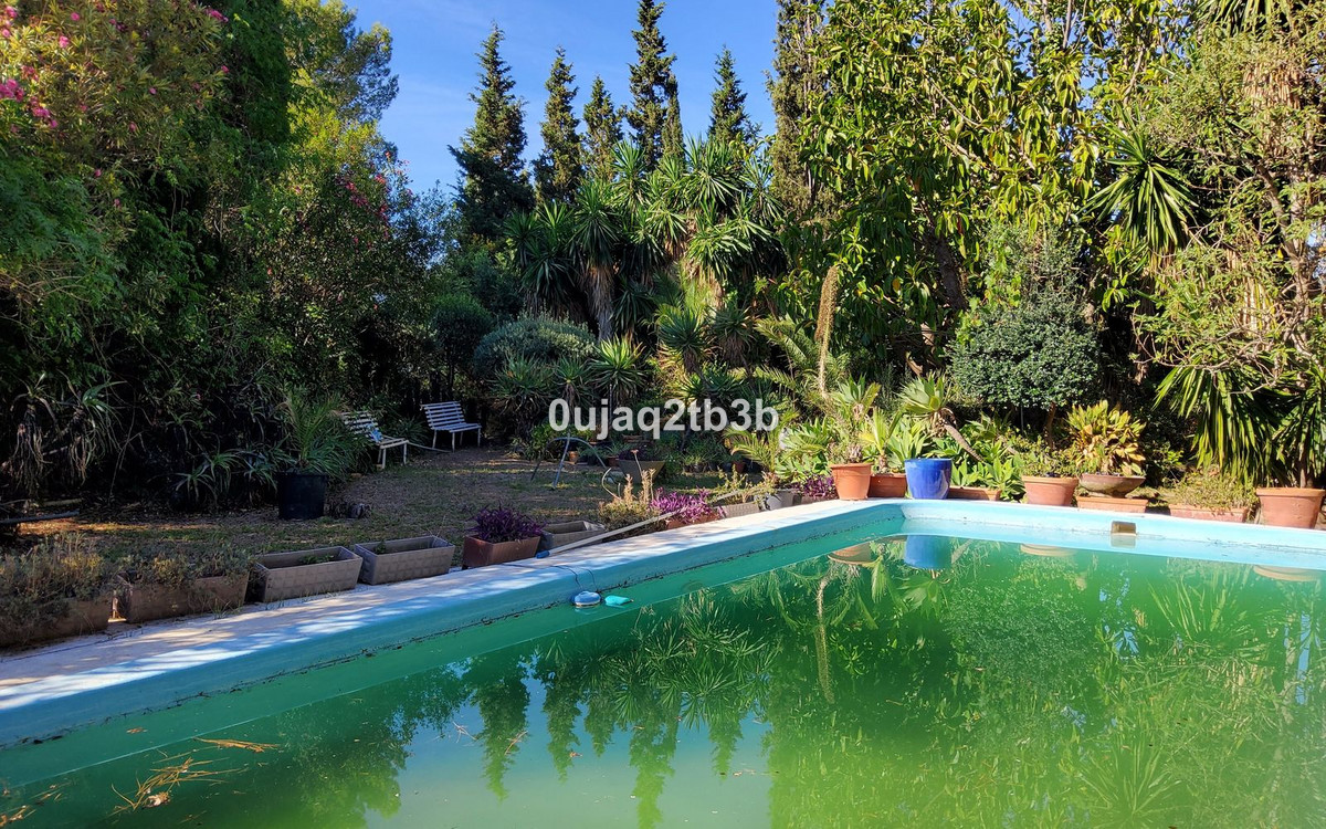 Finca de 6 Dormitorios y 4 Baños en venta en Mijas