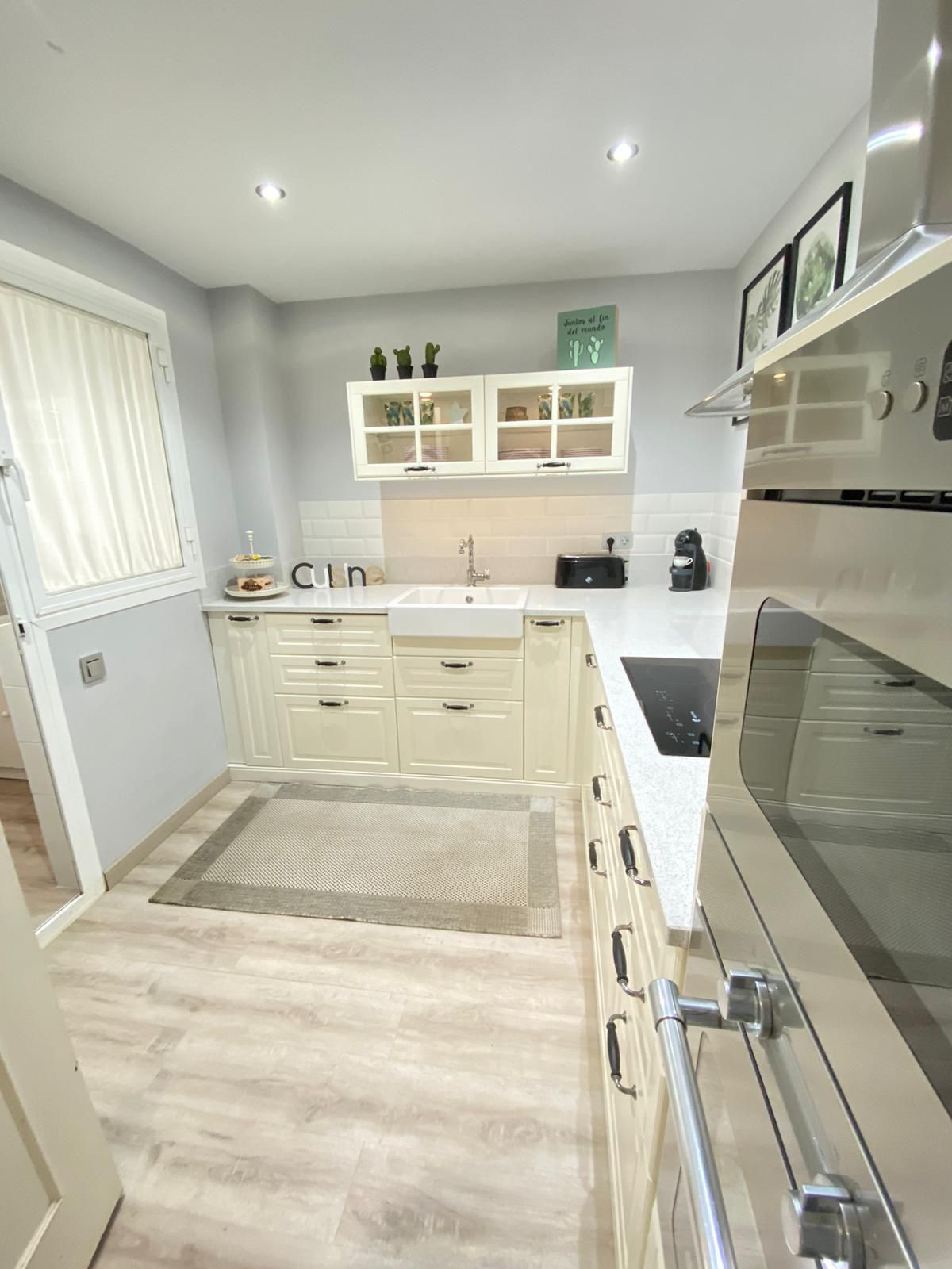 Piso de 2 Dormitorios y 2 Baños en venta en Nagüeles, Marbella