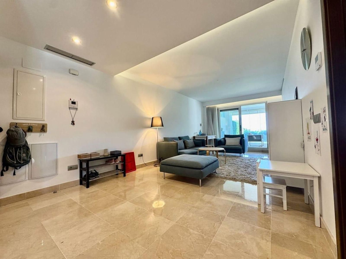 Piso de 3 Dormitorios y 2 Baños en venta en La Mairena, Marbella