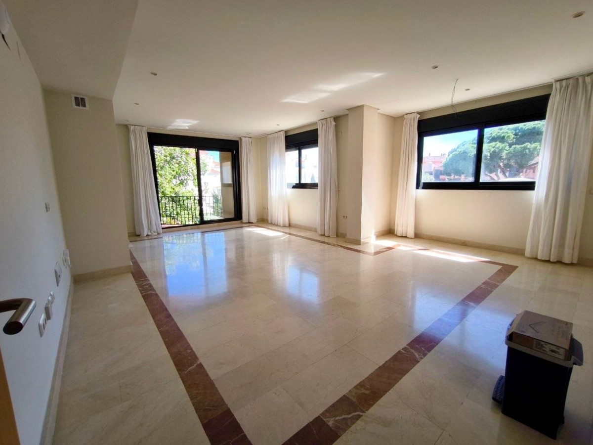 Ático de 2 Dormitorios y 2 Baños en venta en Puerto Banús