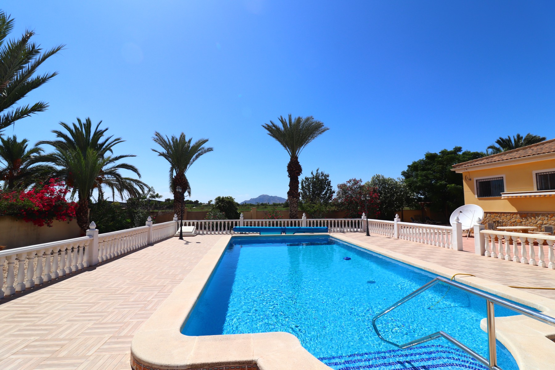 Finca de 3 Dormitorios en venta en Catral