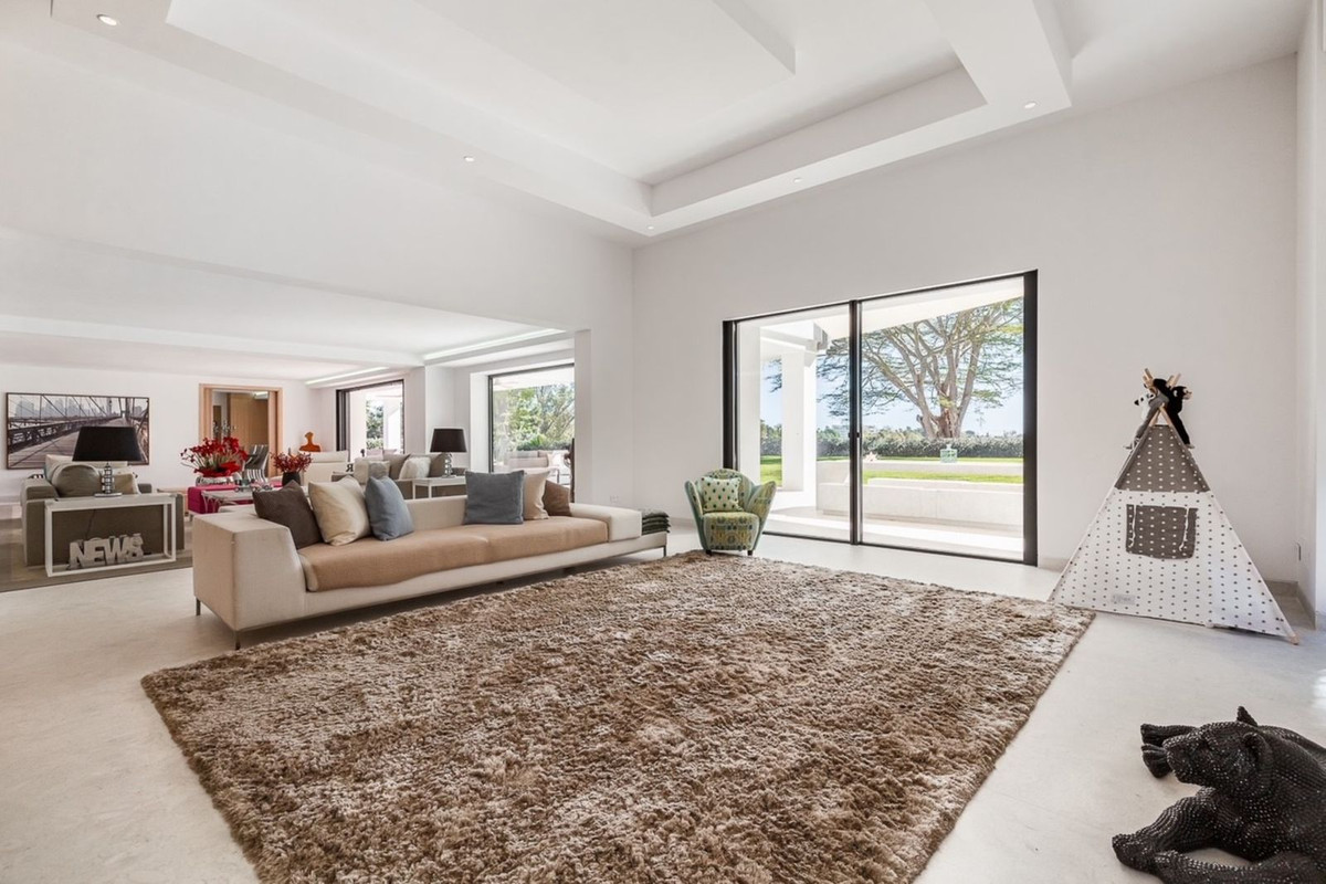 6 кровать Вилла для продажи в New Golden Mile, Estepona
