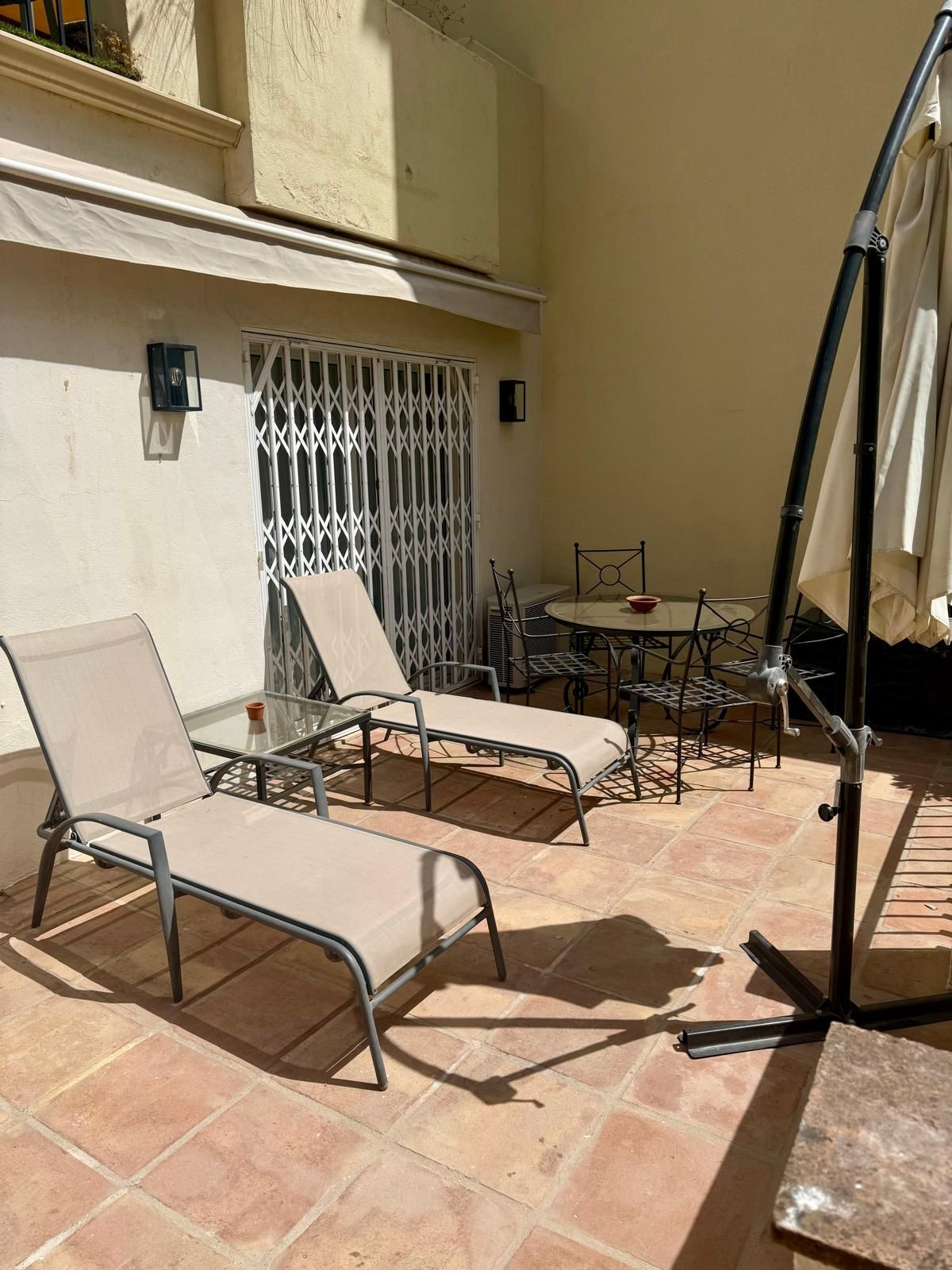 Piso de 2 Dormitorios en venta en Nueva Andalucía, Marbella