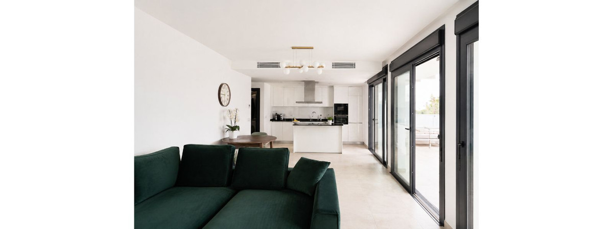 Piso de 3 Dormitorios y 2 Baños en venta en Atalaya, Estepona