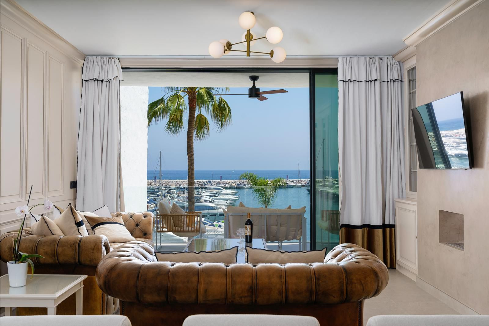 Piso de 2 Dormitorios y 2 Baños en venta en Puerto Banús, Marbella