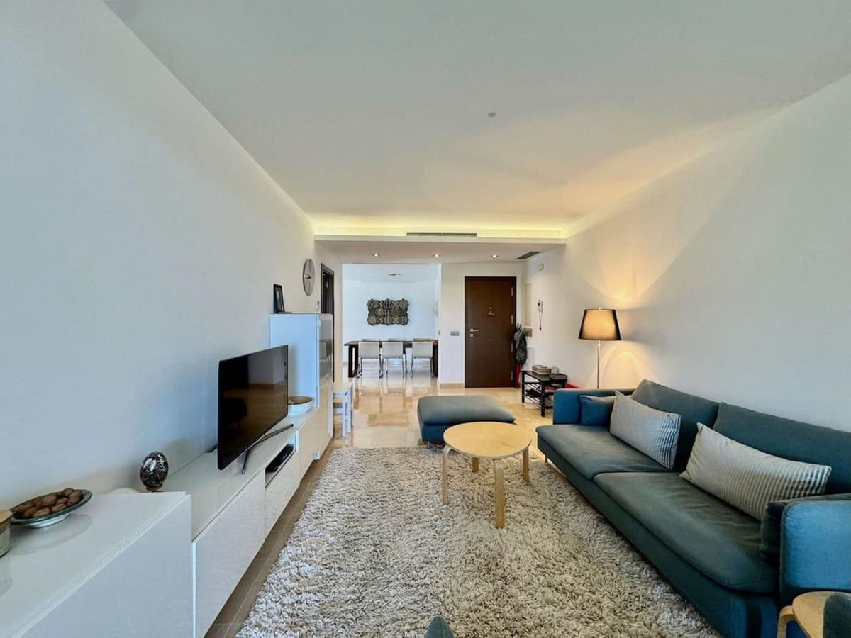 Piso de 3 Dormitorios y 2 Baños en venta en La Mairena, Marbella
