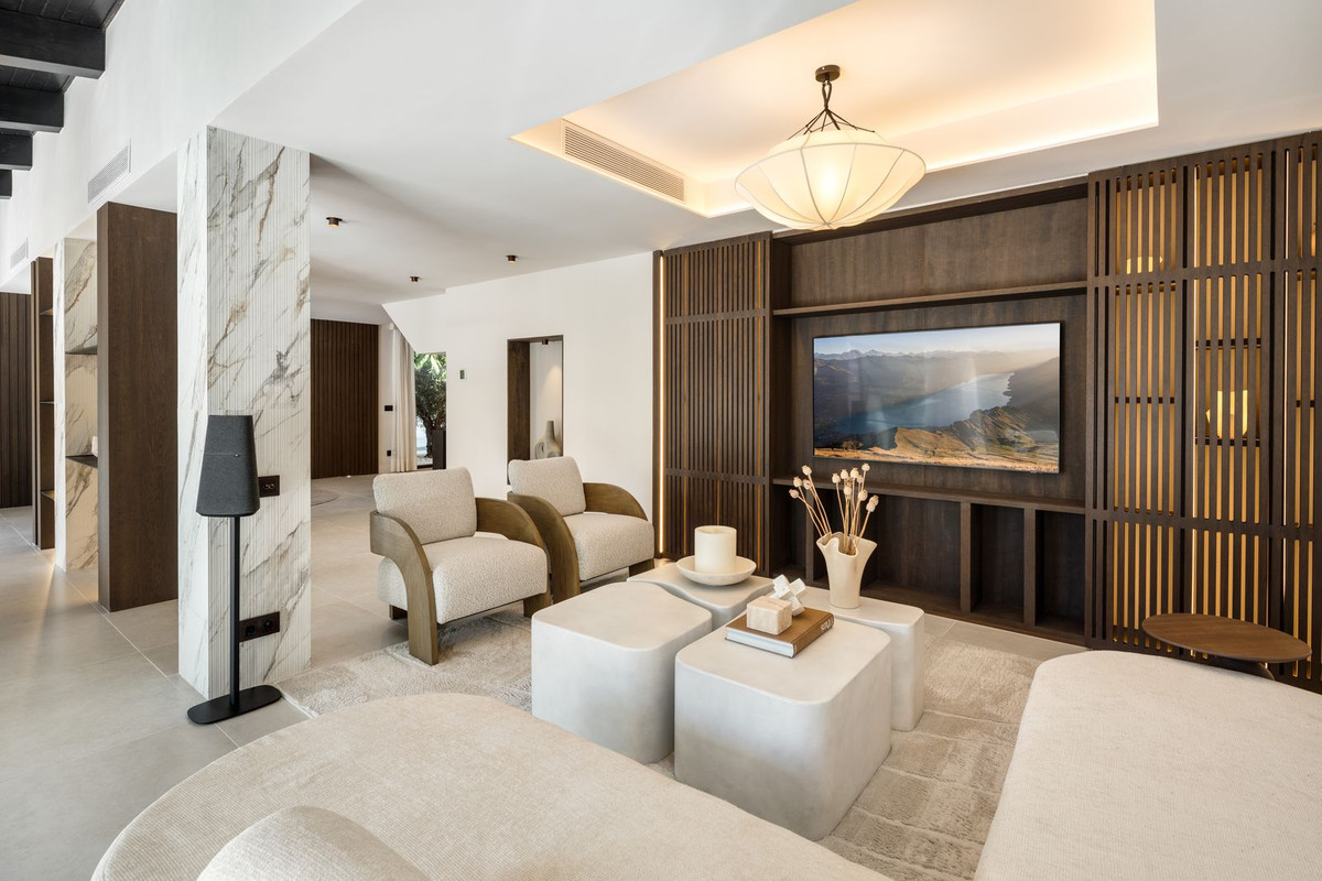 Casa de 5 Dormitorios en venta en Nueva Andalucía, Marbella