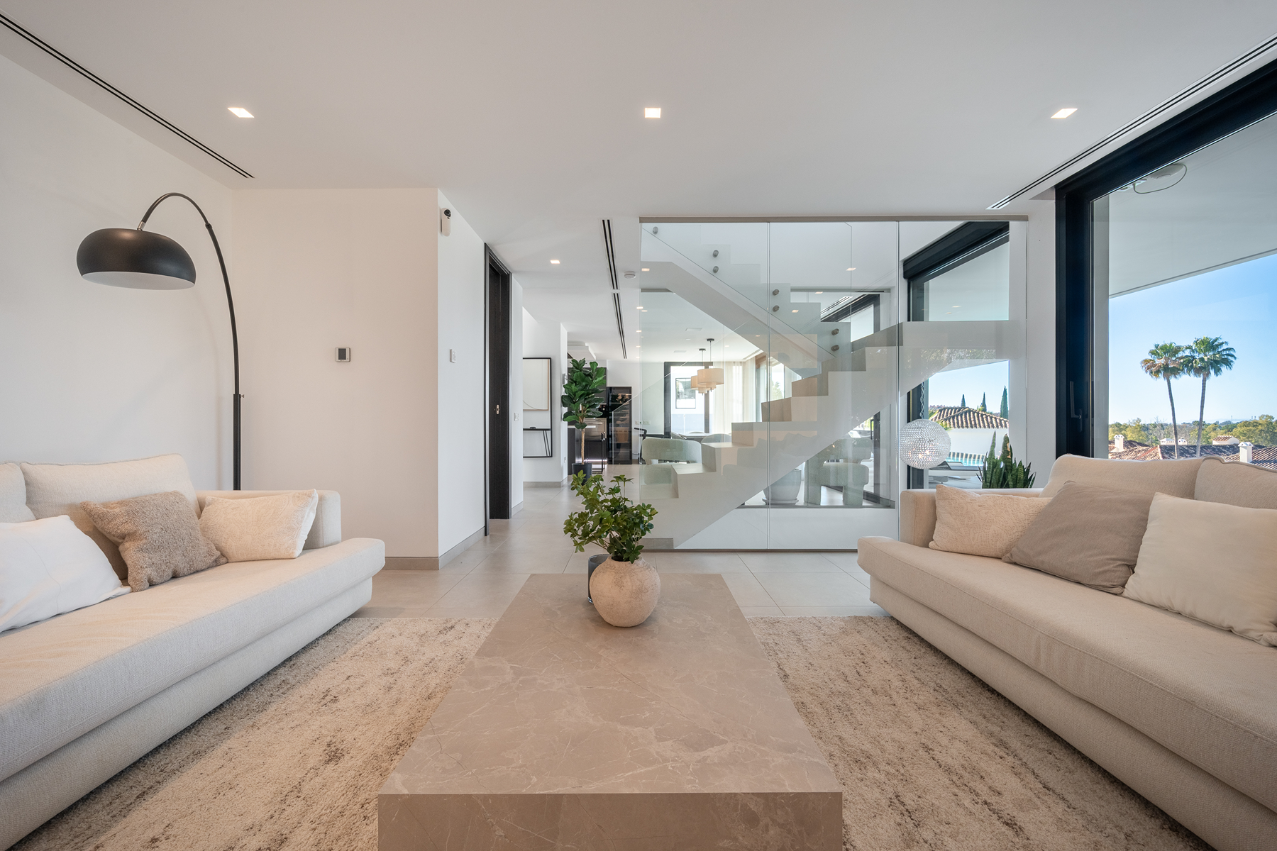 Casa de 5 Dormitorios y 5 Baños en venta en Nueva Andalucía, Marbella