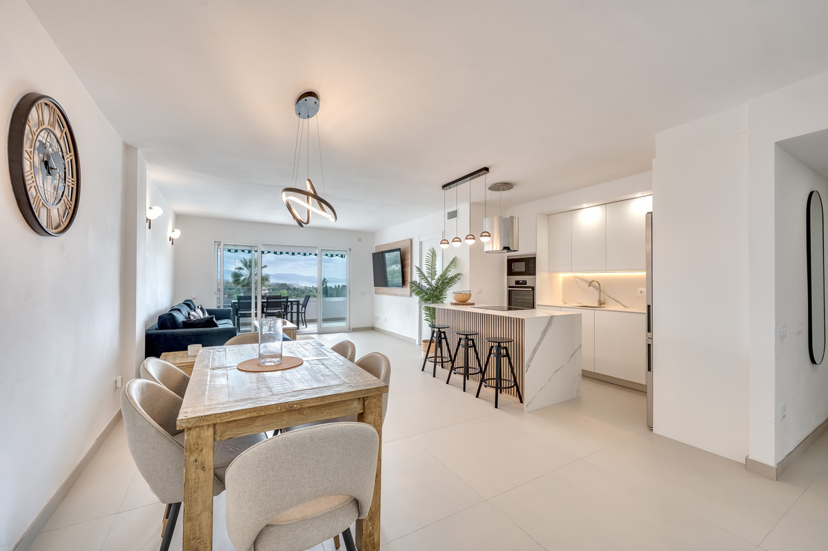 Piso de 3 Dormitorios en venta en Nueva Andalucía, Marbella