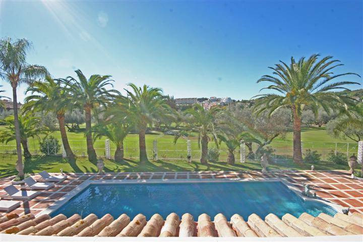 Casa de 9 Dormitorios en venta en Nueva Andalucía, Marbella
