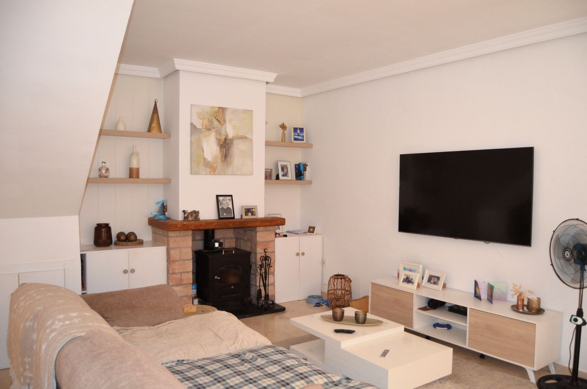 Casa Adosada de 3 Dormitorios y 3 Baños en venta en Estepona