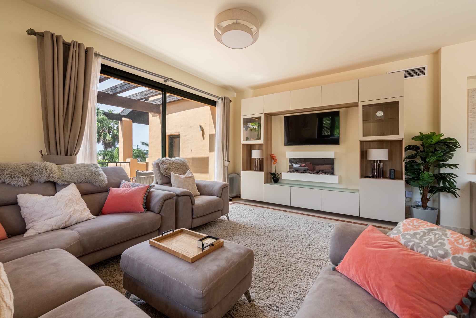 Ático de 3 Dormitorios y 3 Baños en venta en Estepona