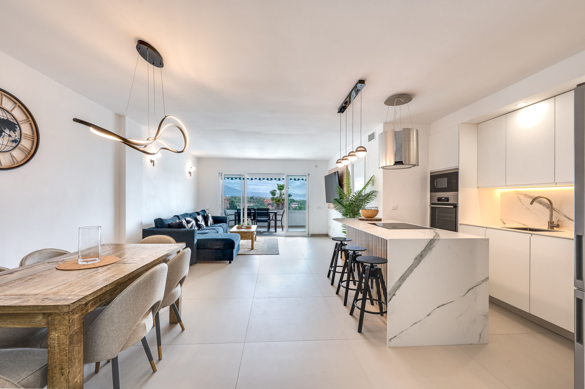 Piso de 3 Dormitorios en venta en Nueva Andalucía, Marbella