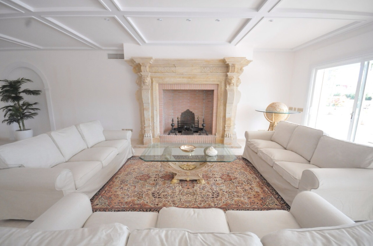 Casa de 9 Dormitorios en venta en Nueva Andalucía, Marbella