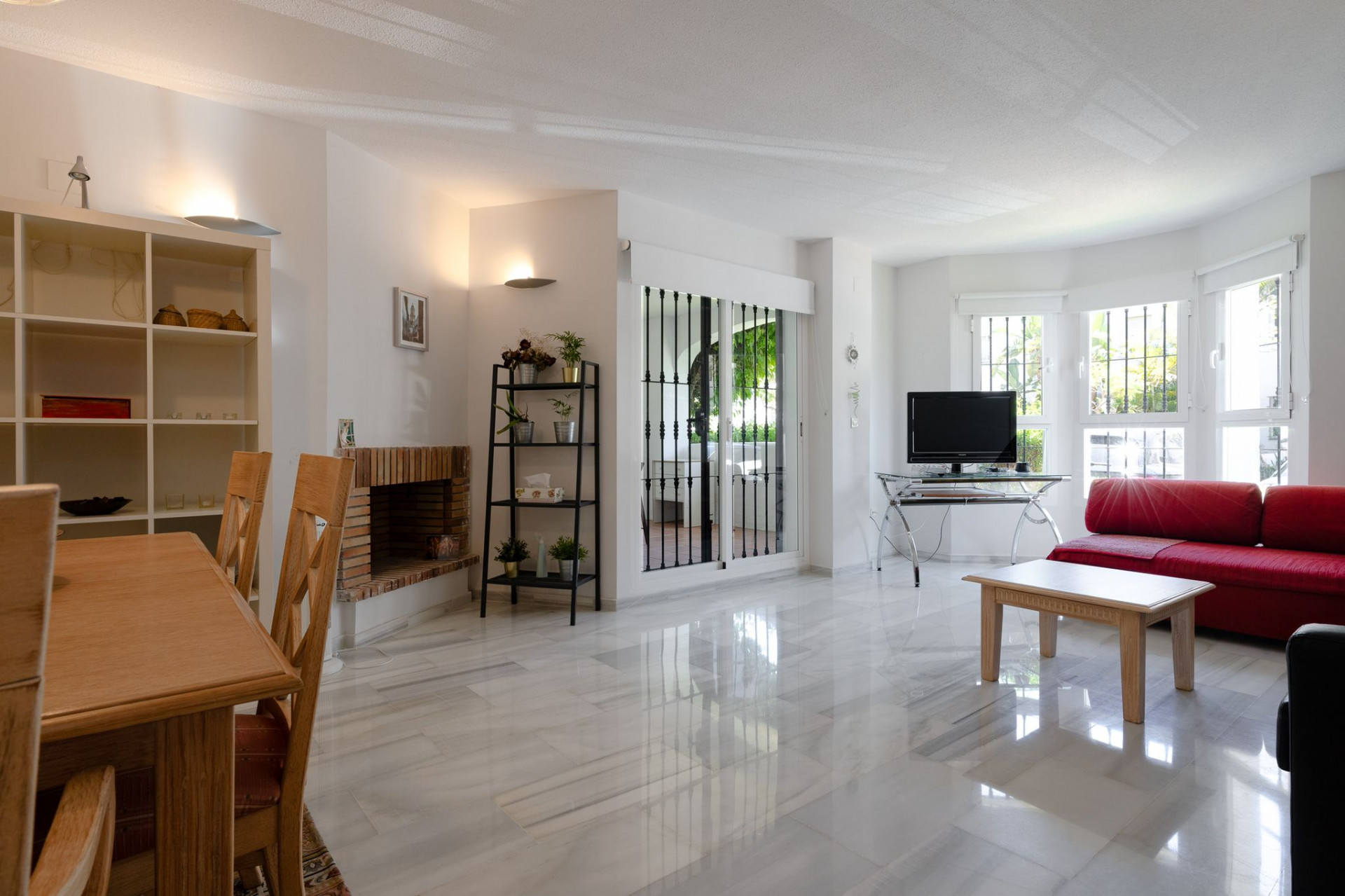 2 Bed - Apartment for Sale in Nueva Andalucia, Marbella