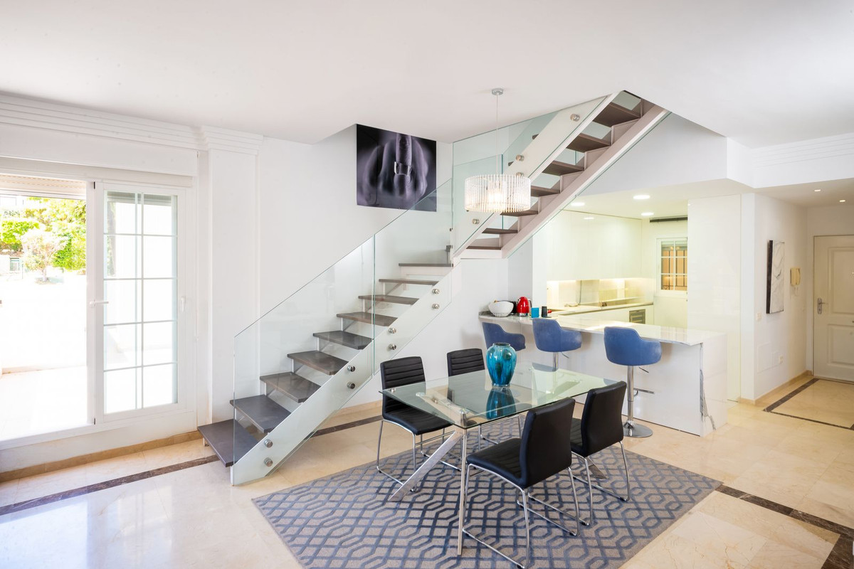 3 Bed, 3 Bath - Apartment for Sale in Nueva Andalucia, Marbella