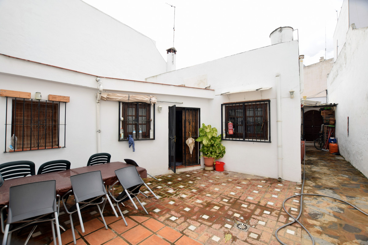 Casa Adosada de 3 Dormitorios y 2 Baños en venta en San Pedro de Alcántara