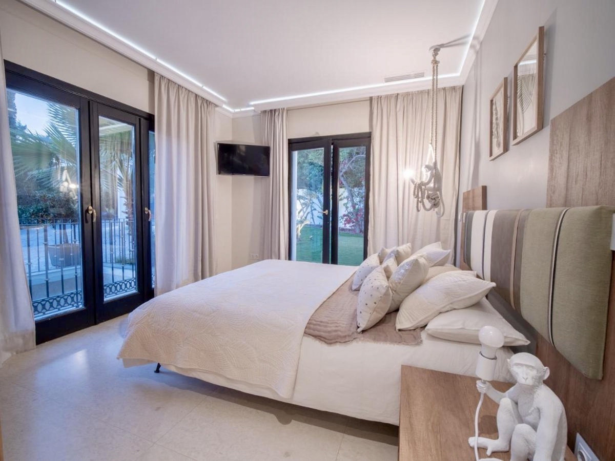 Casa de 7 Dormitorios en venta en Nueva Andalucía, Marbella