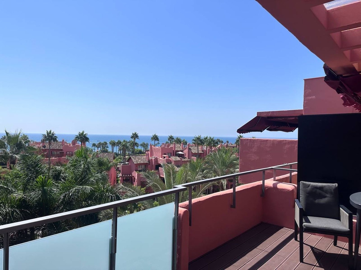 Ático de 3 Dormitorios y 2 Baños en venta en Estepona