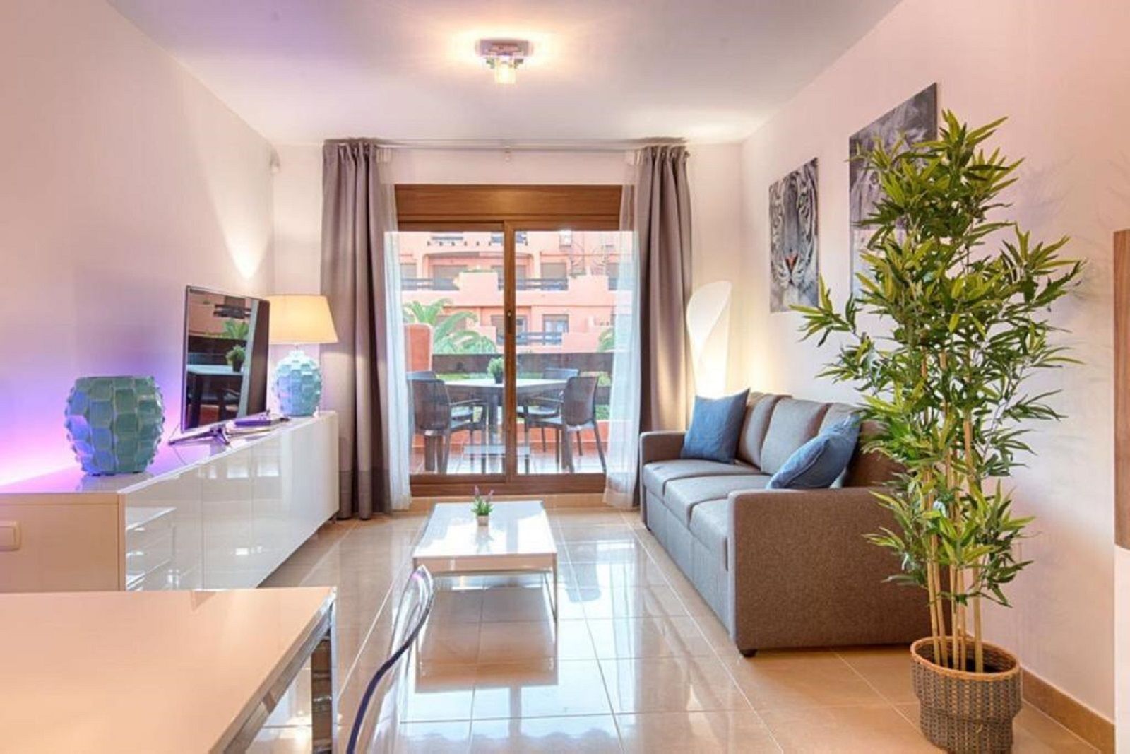 Piso de 2 Dormitorios y 2 Baños en venta en Estepona