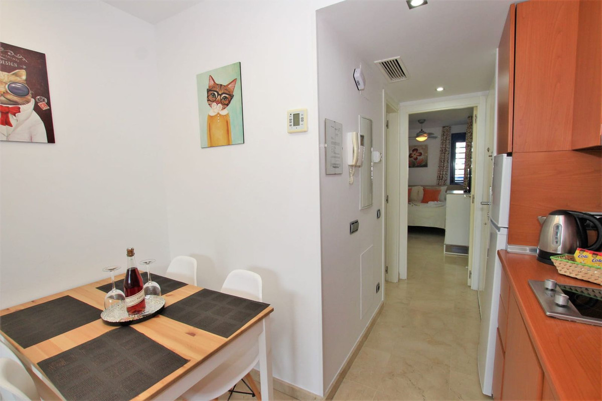 Piso de 1 Dormitorio y 1 Baño en venta en Benalmádena
