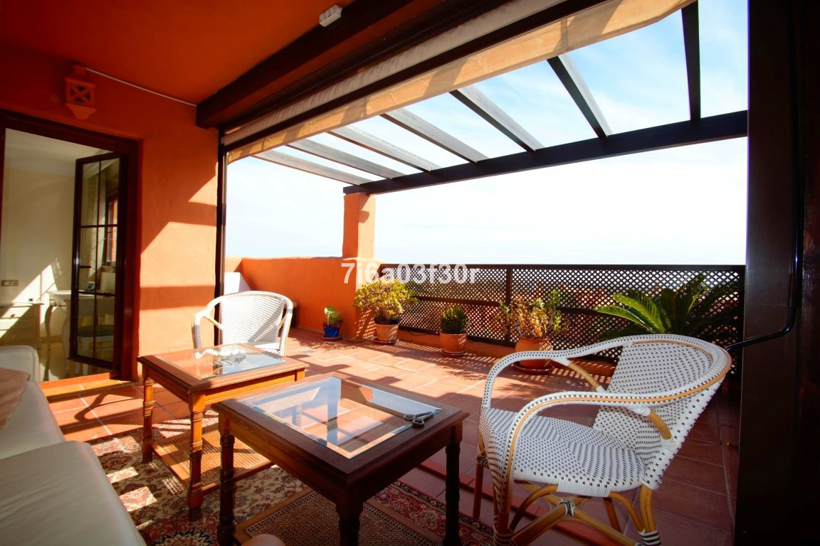 Ático de 3 Dormitorios y 2 Baños en venta en Benahavís