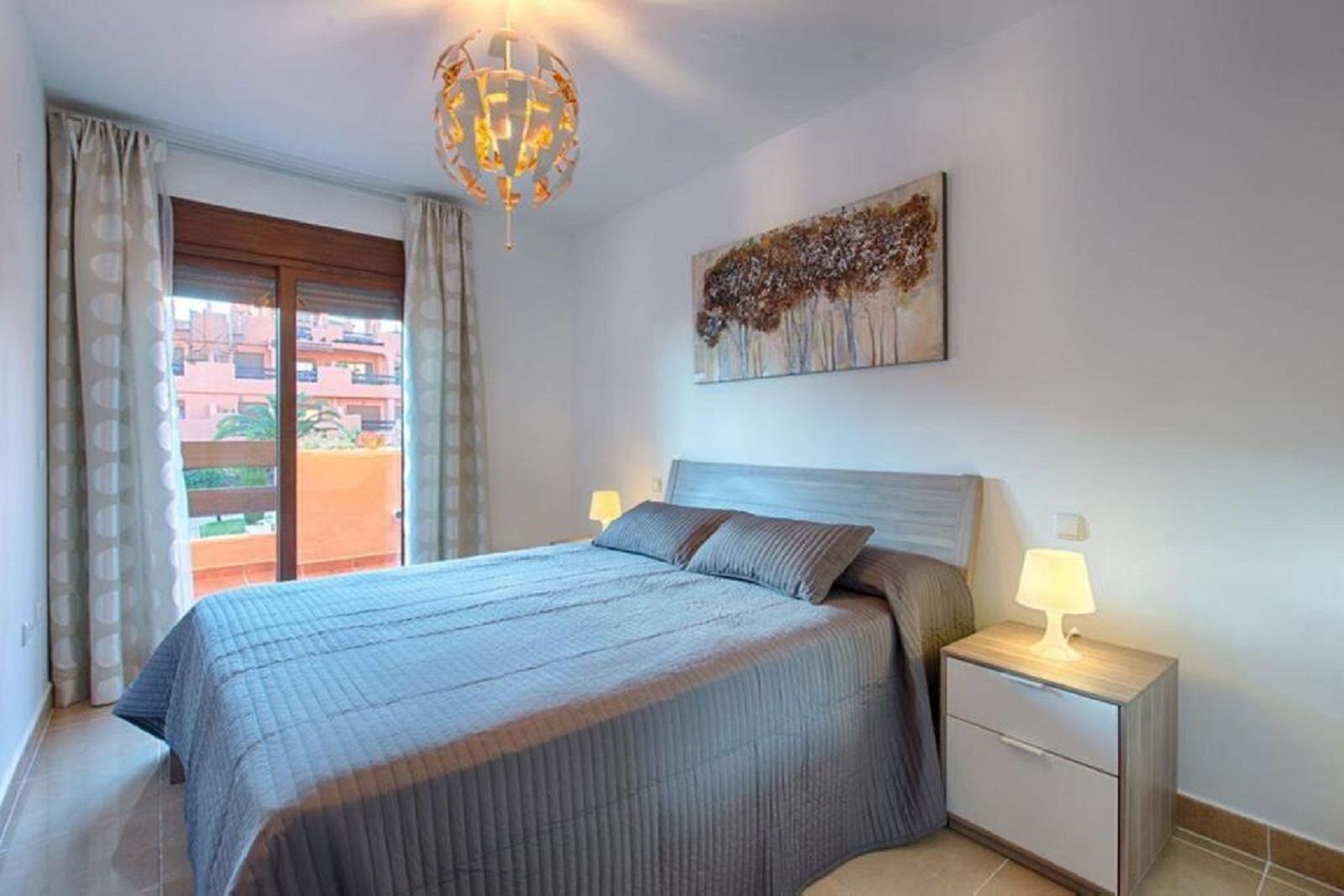 Piso de 2 Dormitorios y 2 Baños en venta en Estepona