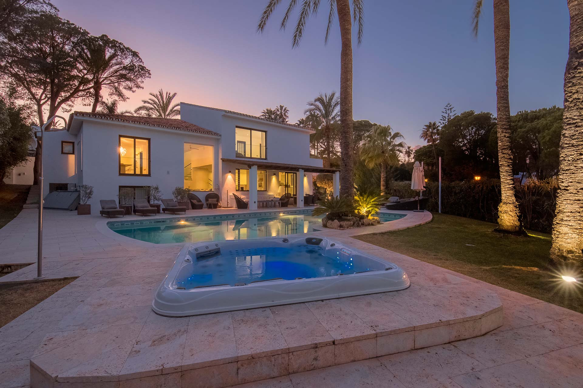 Casa de 5 Dormitorios y 5 Baños en venta en Nueva Andalucía