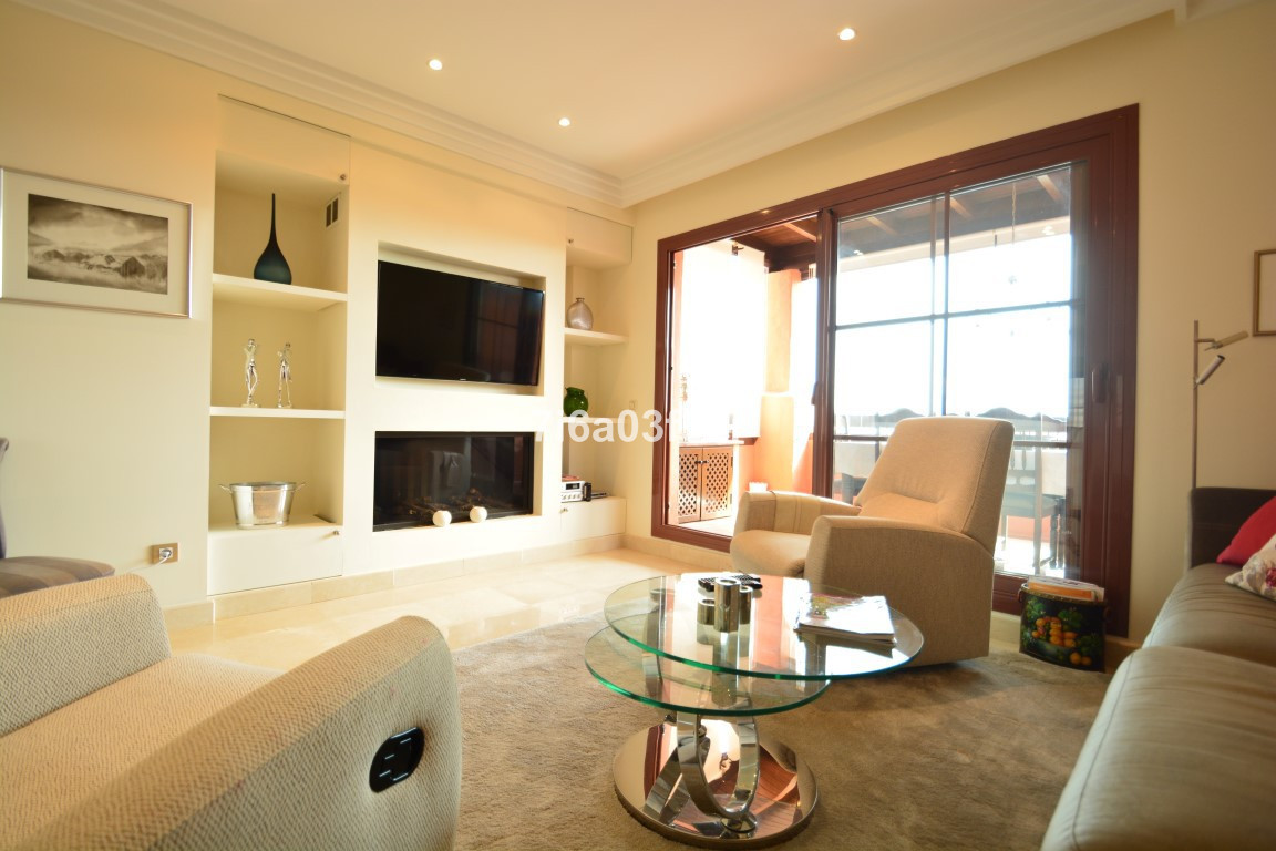 Ático de 3 Dormitorios y 2 Baños en venta en Benahavís