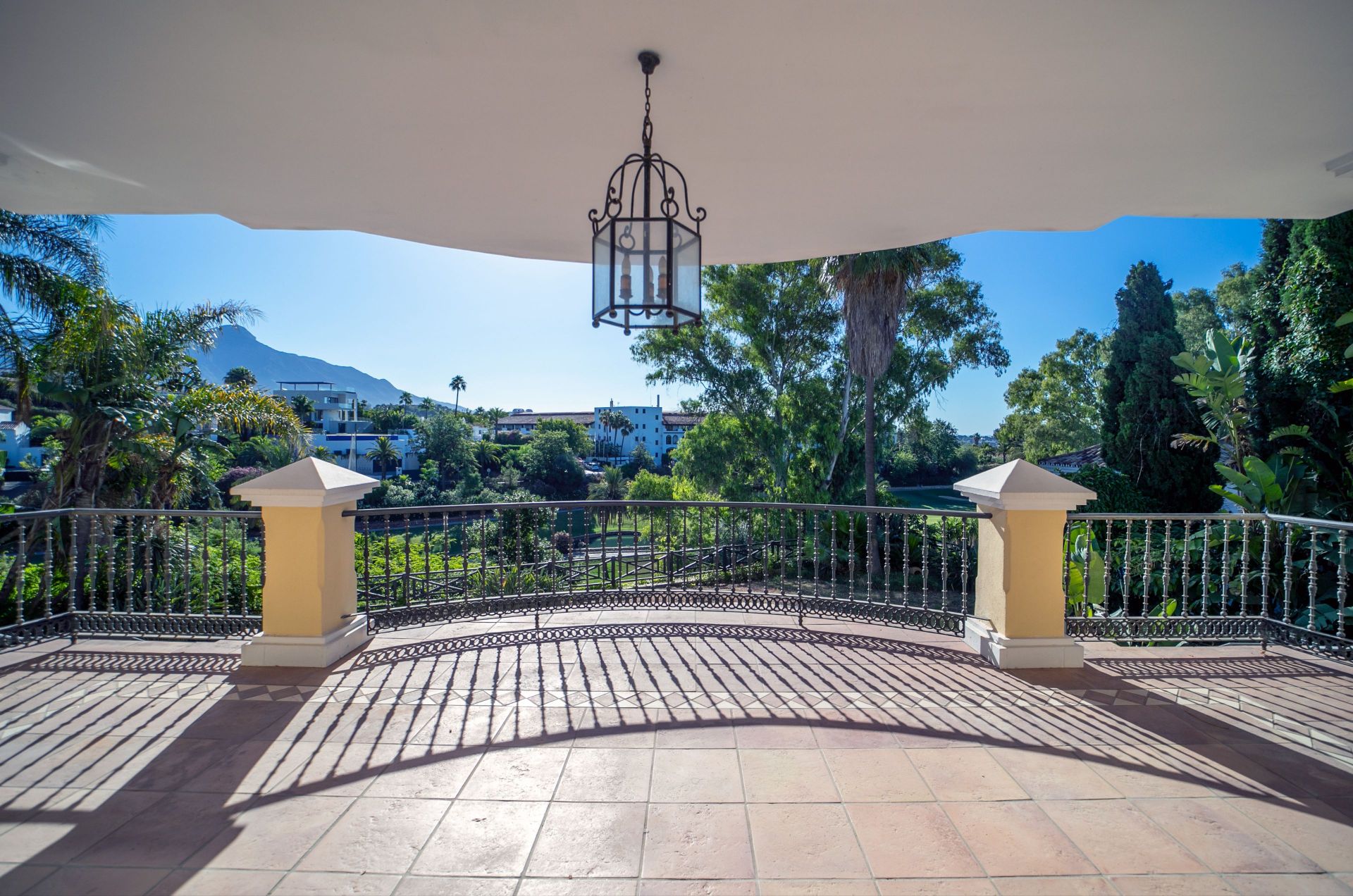 Casa de 8 Dormitorios en venta en Marbella