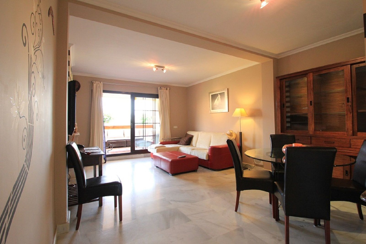 Piso de 2 Dormitorios y 2 Baños en venta en Nueva Milla de Oro, Estepona
