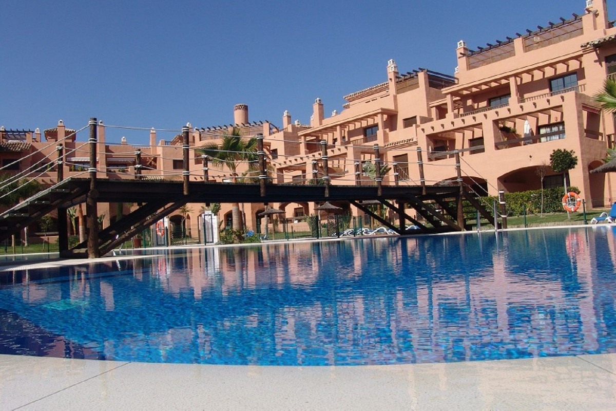 Piso de 2 Dormitorios y 2 Baños en venta en Nueva Milla de Oro, Estepona