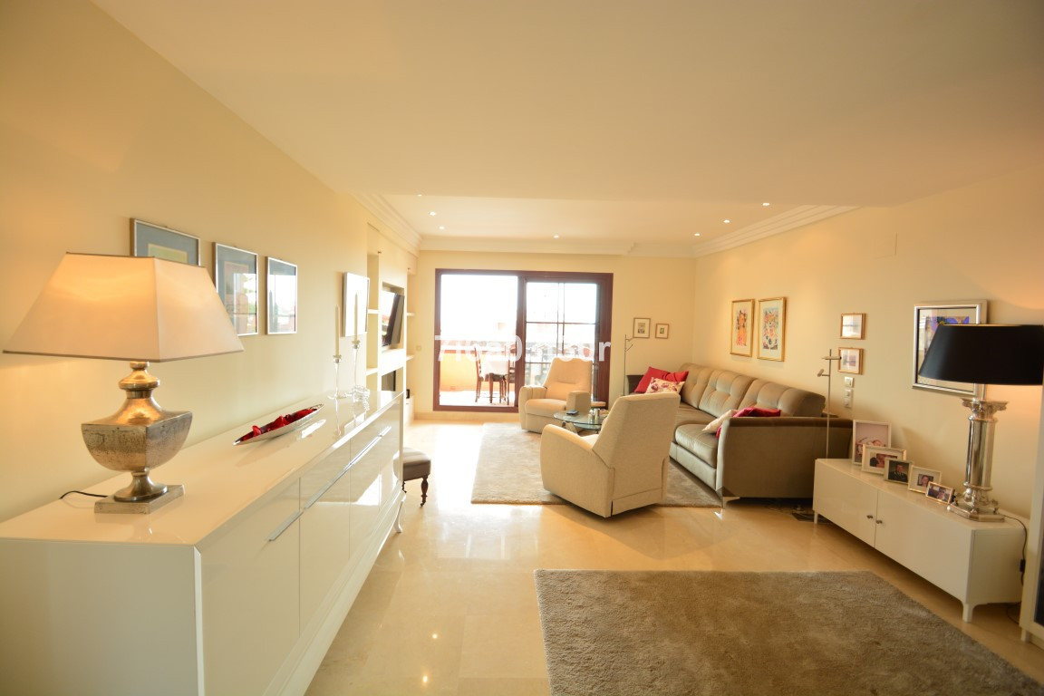 Ático de 3 Dormitorios y 2 Baños en venta en Benahavís