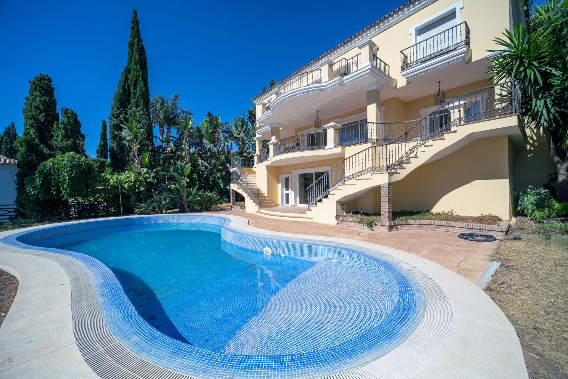Casa de 8 Dormitorios en venta en Marbella