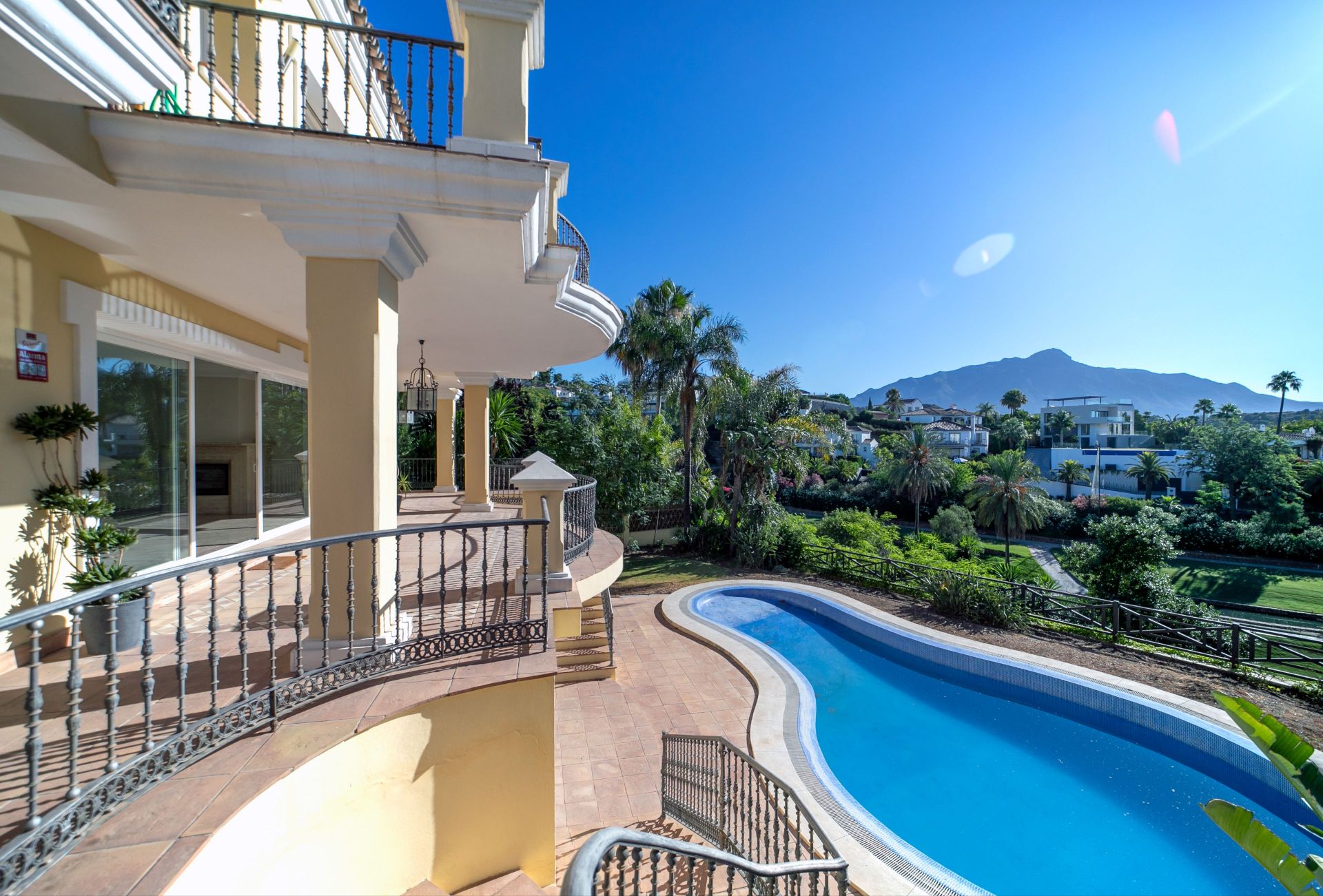 Casa de 8 Dormitorios en venta en Marbella
