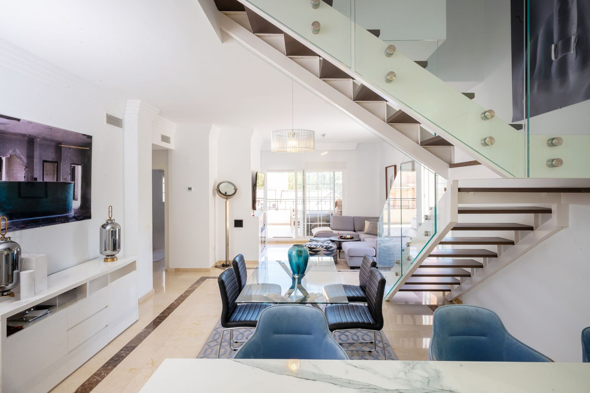3 Bed, 3 Bath - Apartment for Sale in Nueva Andalucia, Marbella