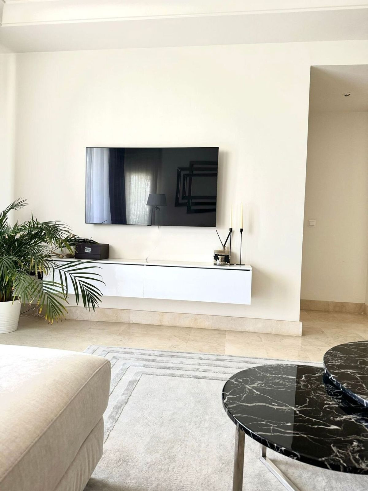 2 Bed - Apartment for Sale in Puerto Banus, Marbella