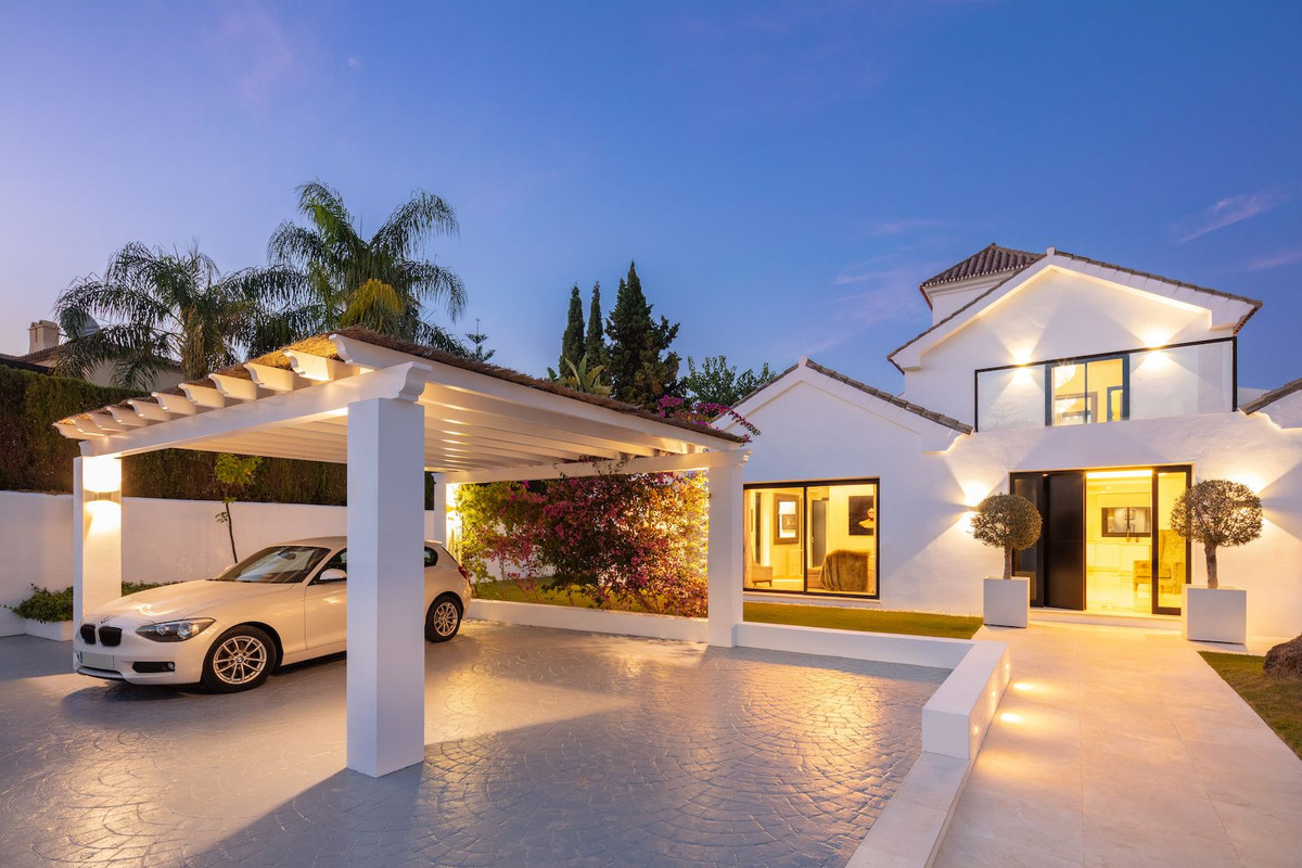 Casa de 4 Dormitorios en venta en Nueva Andalucía, Marbella