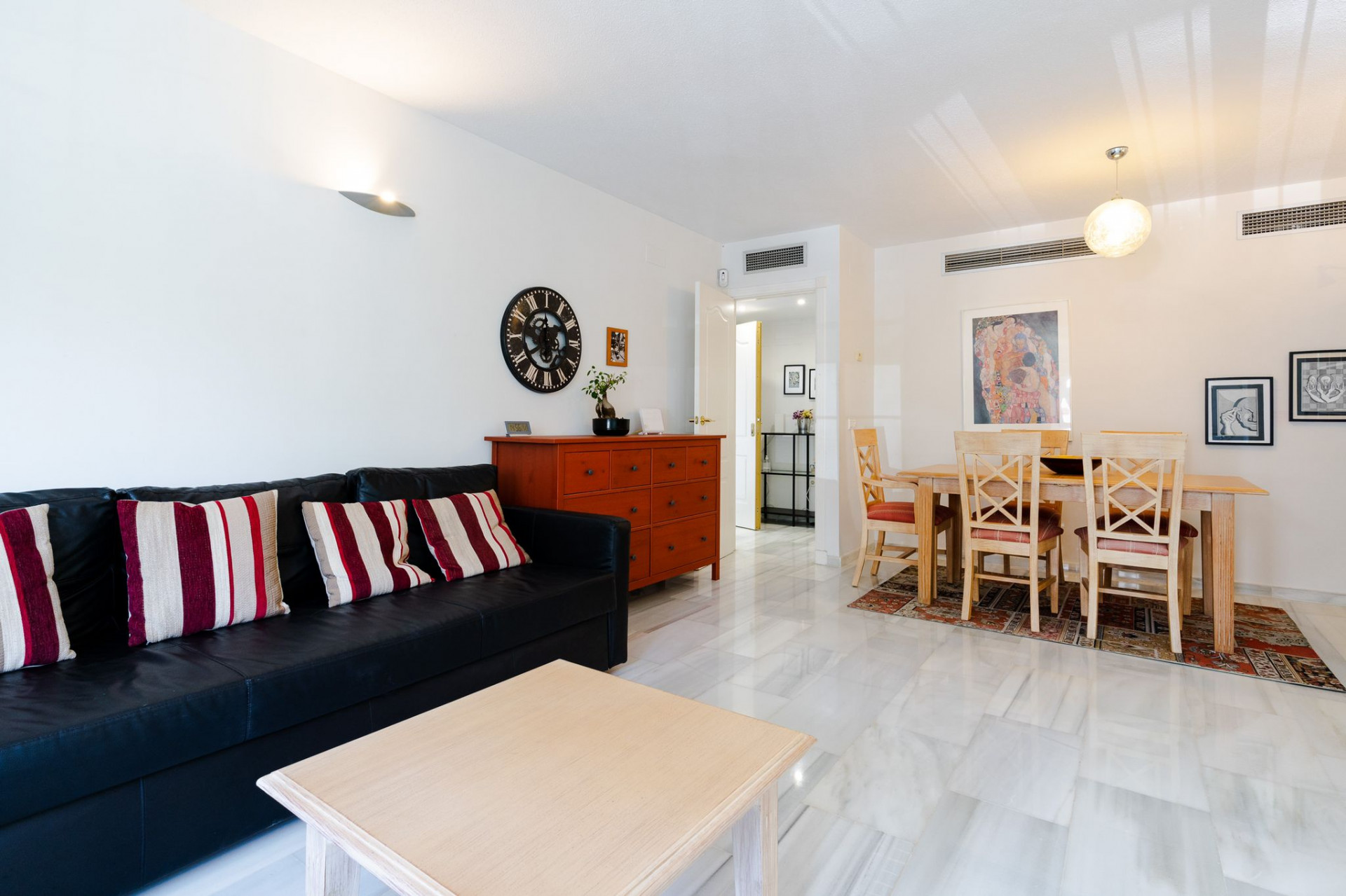 2 Bed - Apartment for Sale in Nueva Andalucia, Marbella