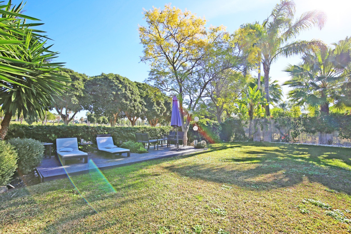 5 Bed, 4 Bath - Villa for Sale in Nueva Andalucia, Marbella