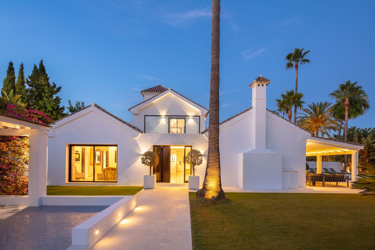 Casa de 4 Dormitorios en venta en Nueva Andalucía, Marbella