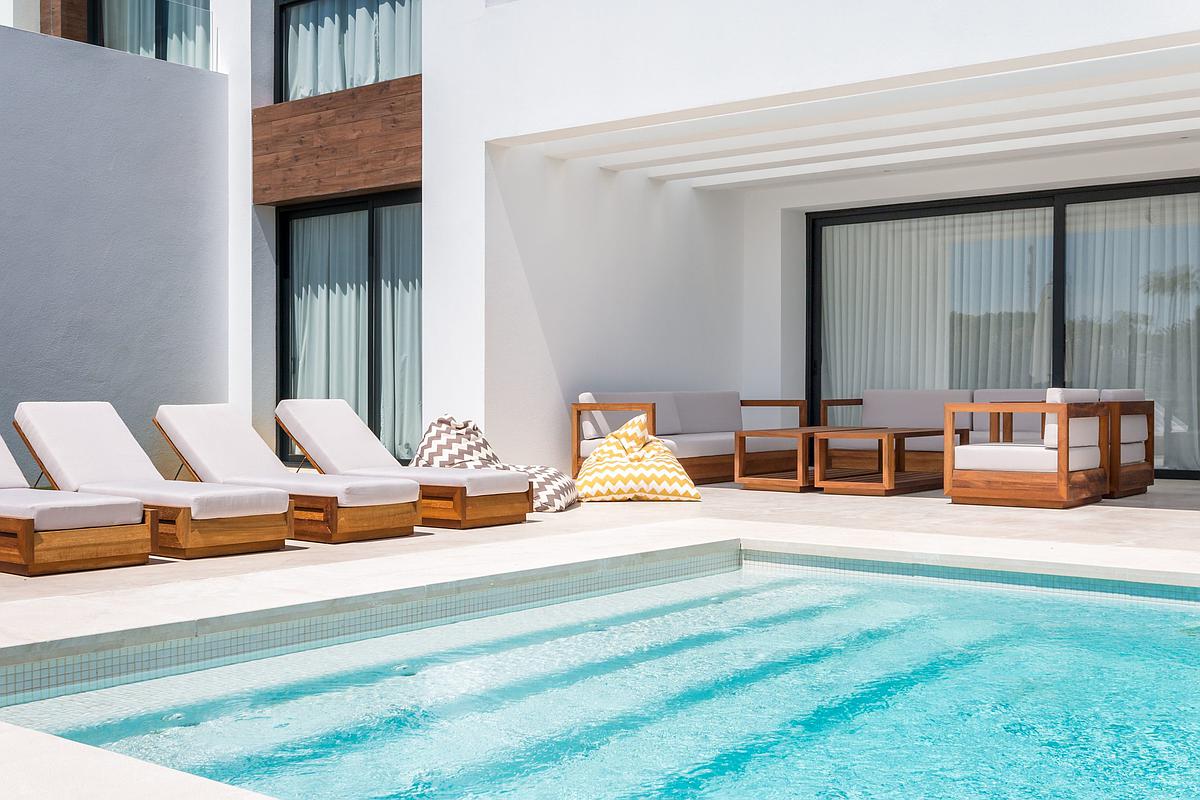 Casa de 6 Dormitorios y 6 Baños en venta en La Alqueria, Estepona