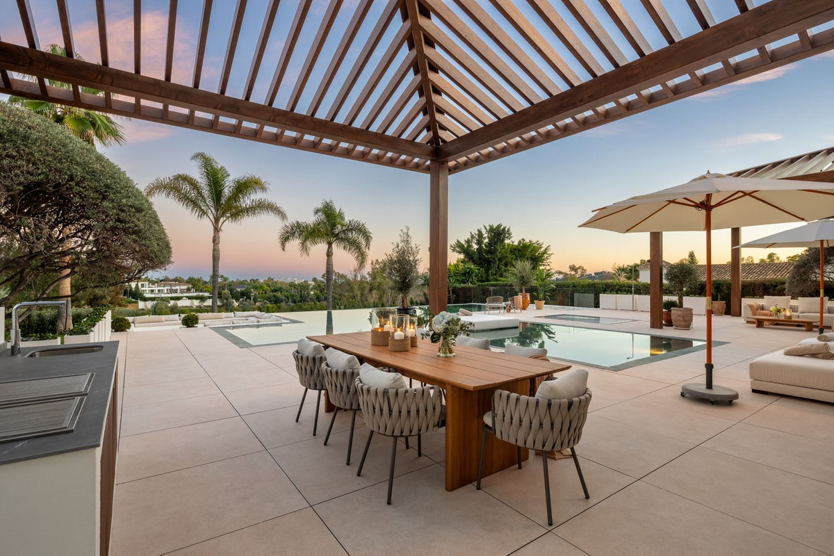 Casa de 6 Dormitorios en venta en Nueva Andalucía, Marbella