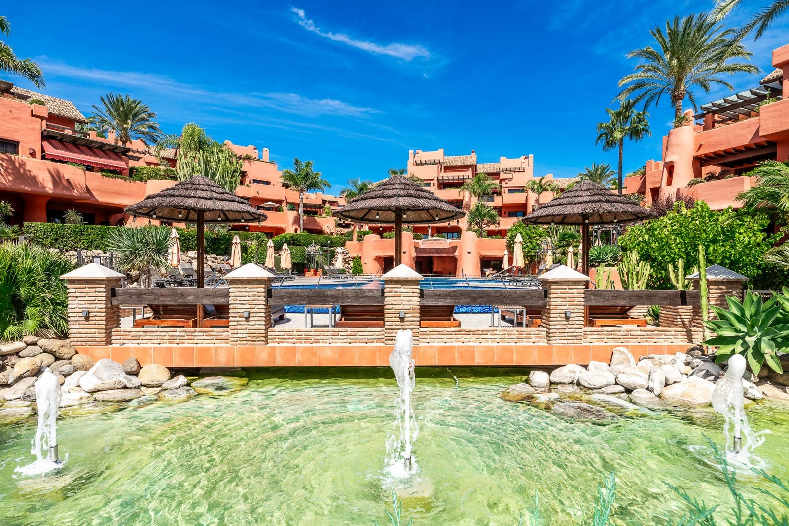 Piso de 3 Dormitorios y 3 Baños en venta en La Alqueria, Estepona