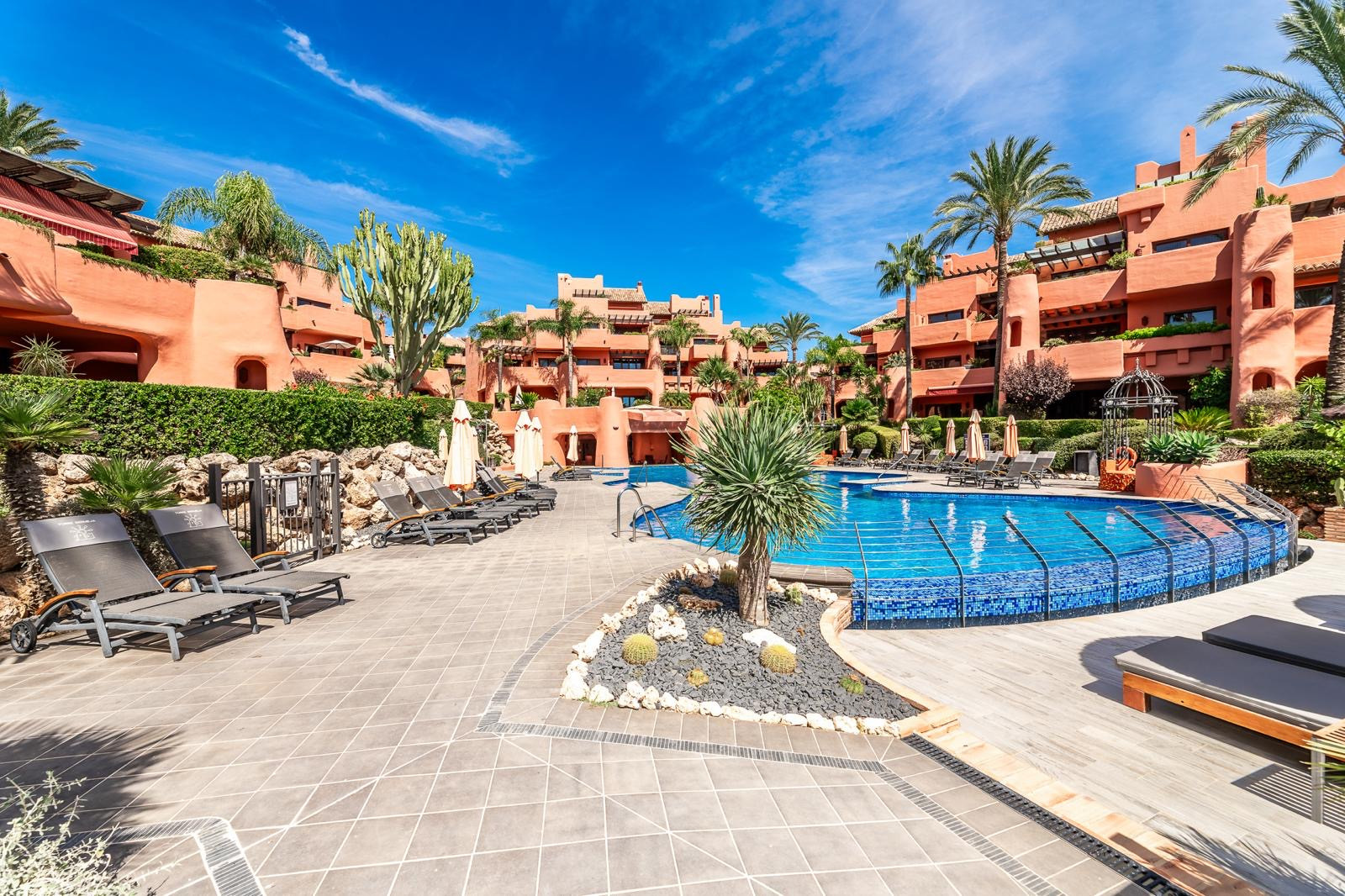 Piso de 3 Dormitorios y 3 Baños en venta en La Alqueria, Estepona