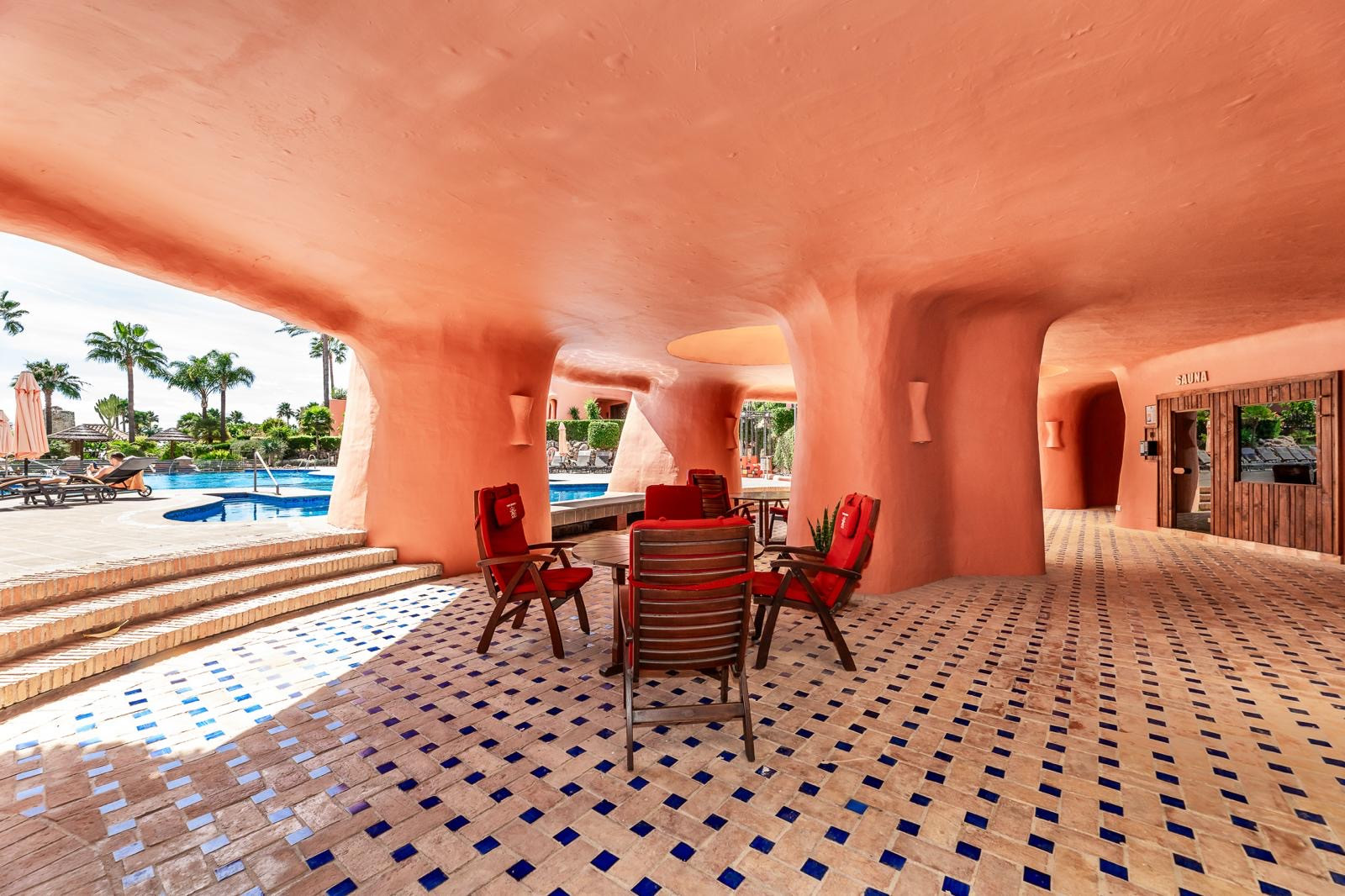 Piso de 3 Dormitorios y 3 Baños en venta en La Alqueria, Estepona