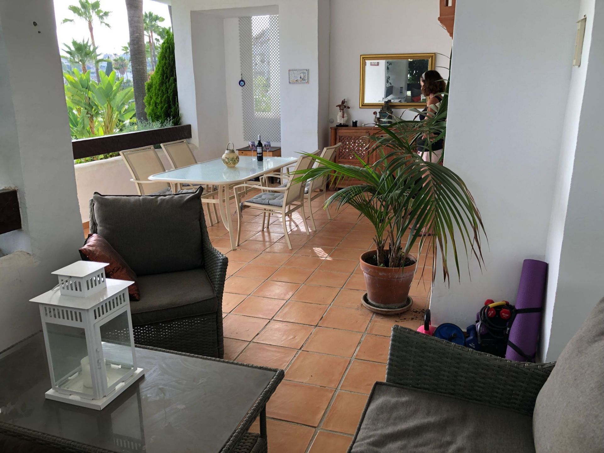 Piso de 2 Dormitorios y 2 Baños en venta en Nueva Andalucía, Marbella