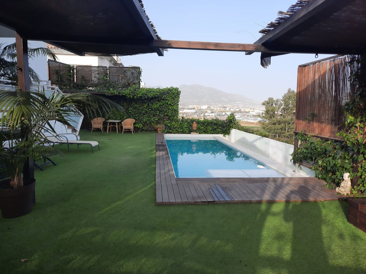 Casa de 5 Dormitorios y 3 Baños en venta en Cerros del Aguila, Mijas