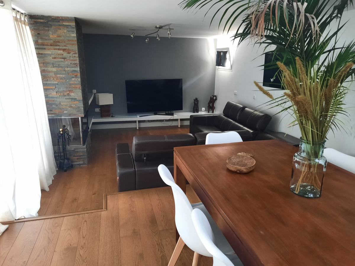Casa de 5 Dormitorios y 3 Baños en venta en Cerros del Aguila, Mijas